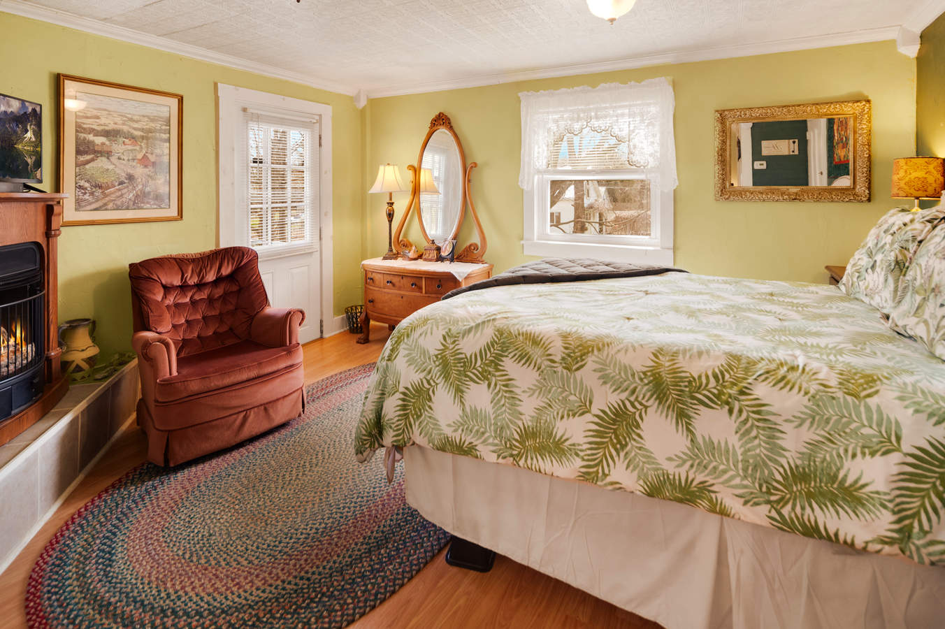 Magnolia Garden Room